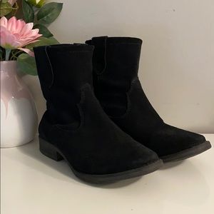 Zigi Soho Black Suede Cannoli Boots